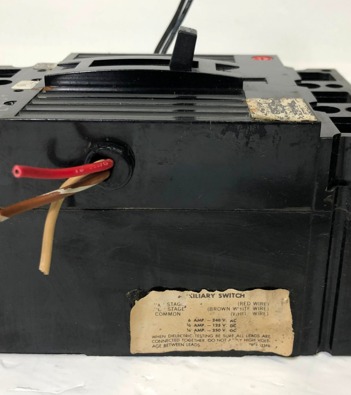 GE TEB132Y100 100A Molded Case Switch w/ Aux & Shunt 240 VAC 100 Amp bad label (EM3433-2)