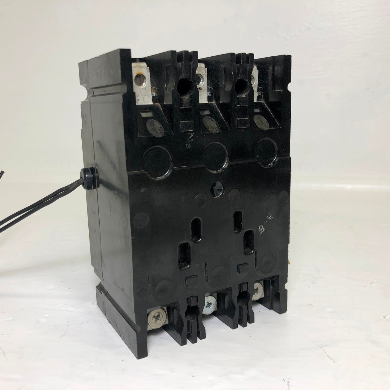GE TEB132Y100 100A Molded Case Switch w/ Aux & Shunt 240 VAC 100 Amp bad label (EM3433-2)