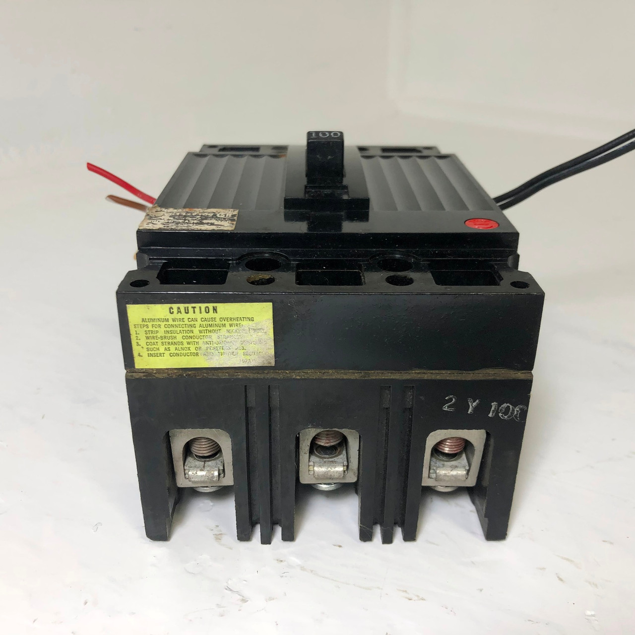 GE TEB132Y100 100A Molded Case Switch w/ Aux & Shunt 240 VAC 100 Amp bad label (EM3433-2)