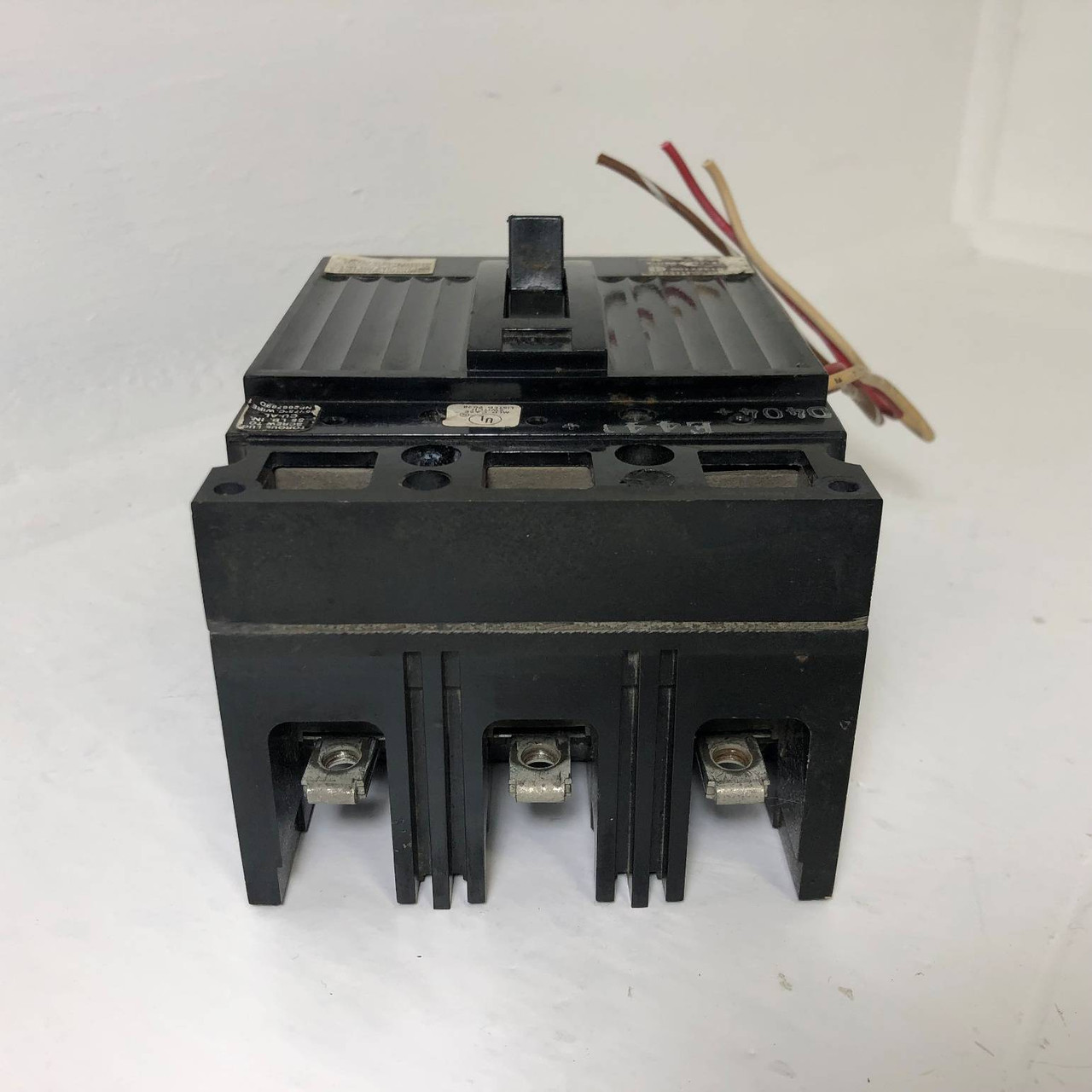 GE TEB132Y100 100A Molded Case Switch w/ Aux 240 VAC 3 Pole 100 Amp bad label (EM3432-1)