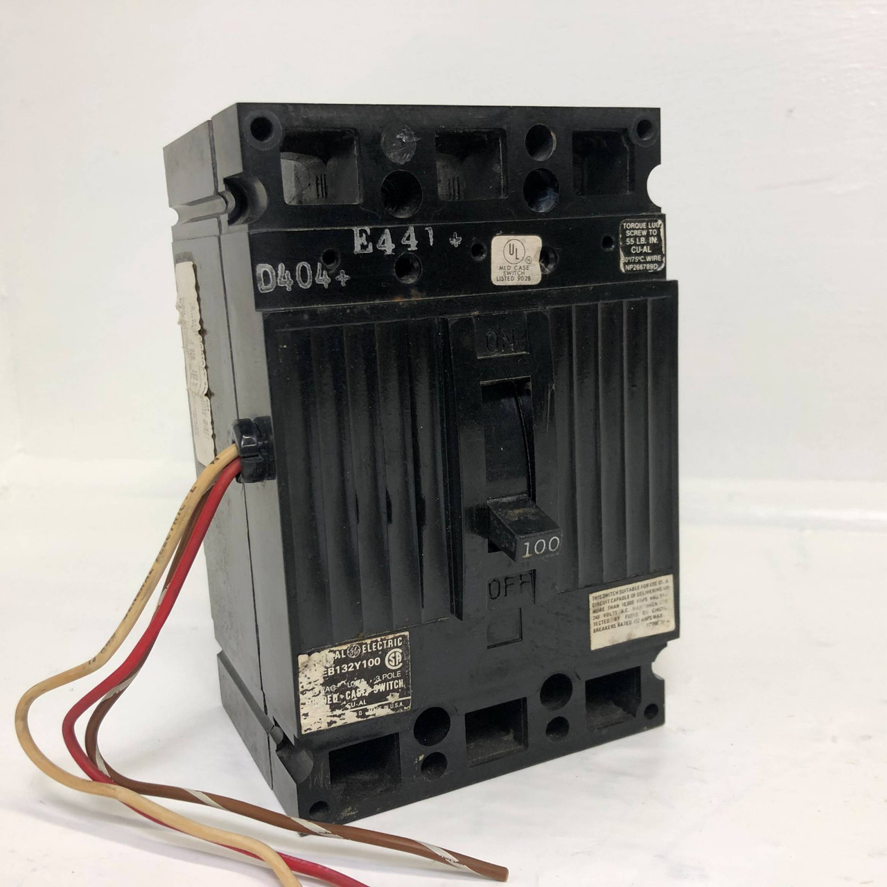 Image of GE TEB132Y100 100A Molded Case Switch w/ Aux 240 VAC 3 Pole 100 Amp bad label