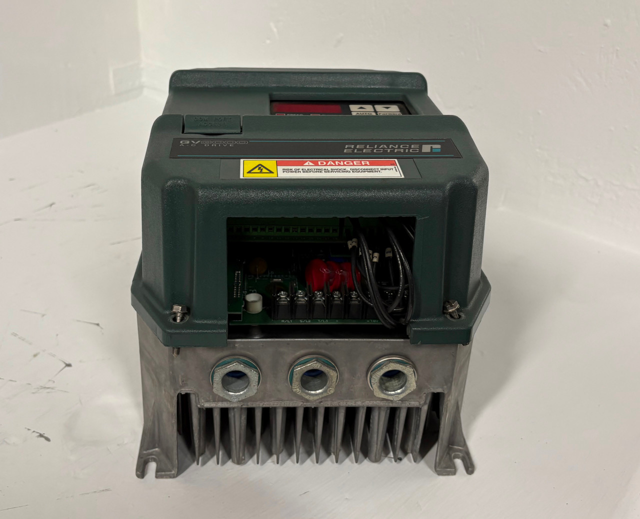 Reliance Electric 2V4151 2 HP GV3000 AC VS Drive RE 1.5/2HP 460V GV-3000 1.5KW (DW1453-1)