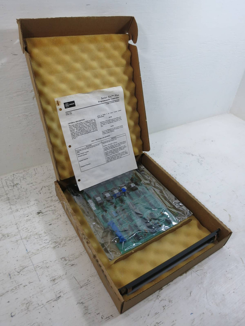 Image of NEW GE Fanuc Series 6 IC600-CB526R Expanded Logic Control Module PLC IC600CB526R