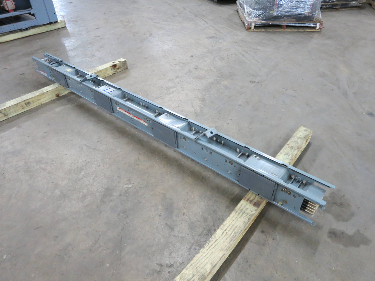 Square D CP2512G8ST 1200 Amp I-Line II Copper Plug-In Busway 3PH 4W 8' CP2512G8 (DW1475-1)