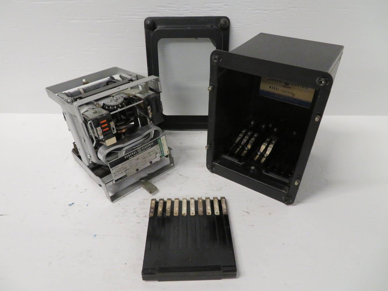 General Electric 12IAC77B1A Time Overcurrent Relay Extremely Inverse GE IAC 60 (NP2309-27)