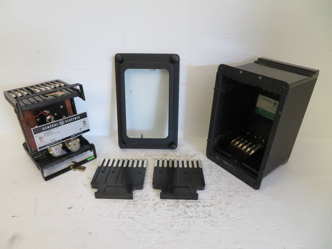 General Electric 12NAA22L12A Carrier Auxiliary Relay GE 125-V DC Type NAA (NP2330-1)