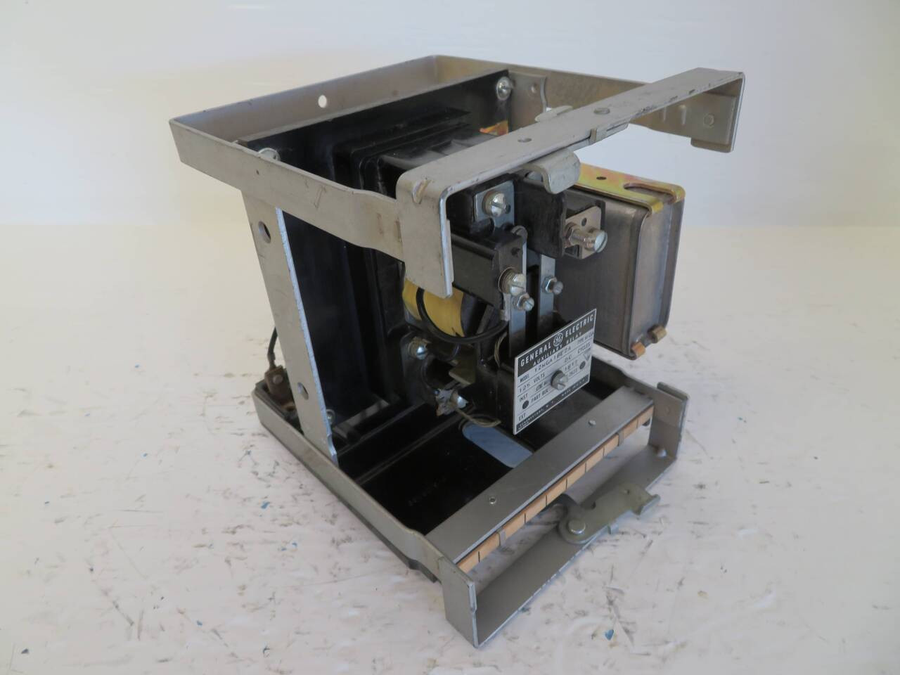 Image of General Electric 12HGA18E2A Auxiliary Relay Type HGA GE Volt DC GEF-2623