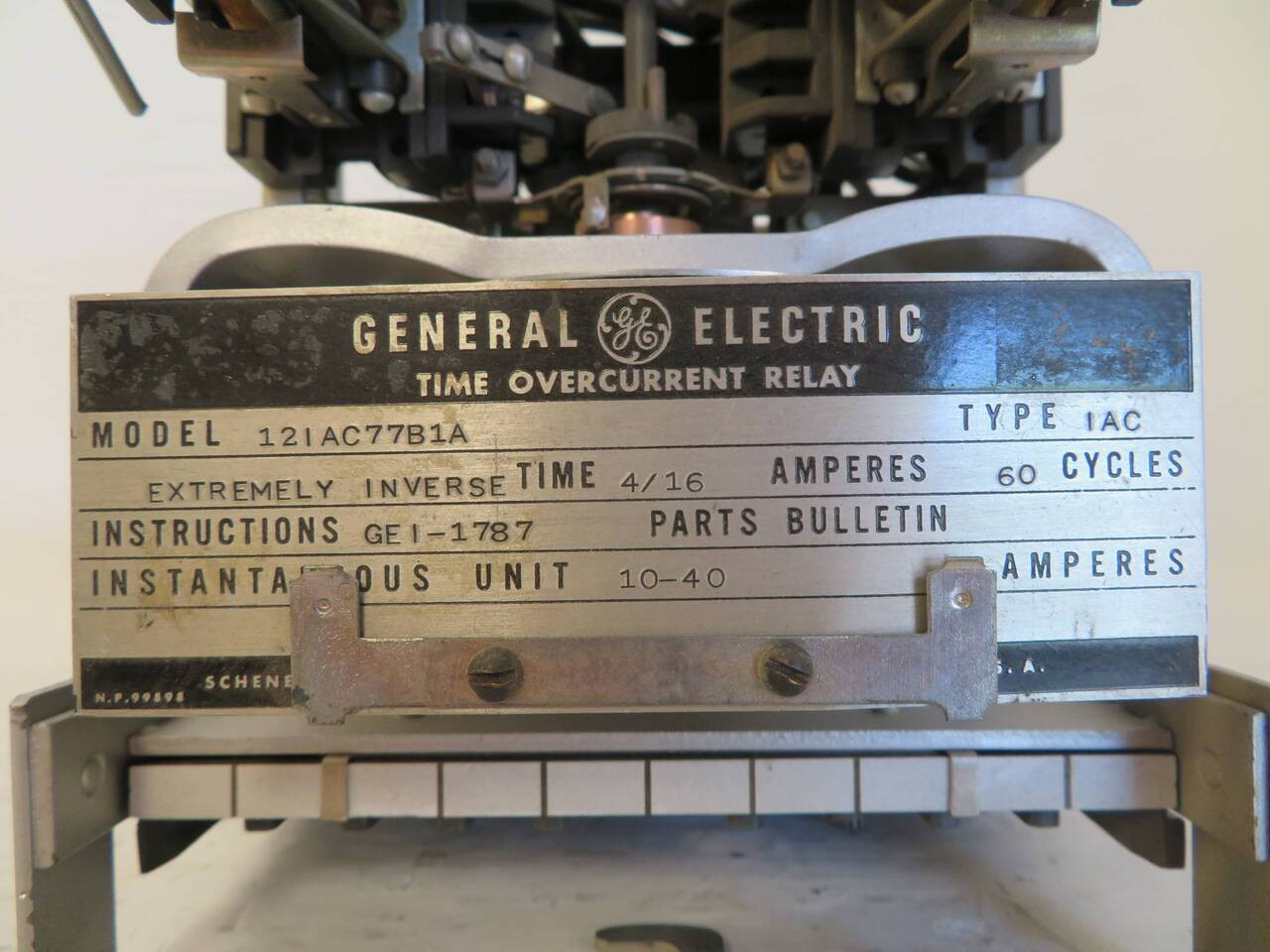 General Electric 12IAC77B1A Time Overcurrent Relay Extremely Inverse GE IAC 60 a (NP2375-11)