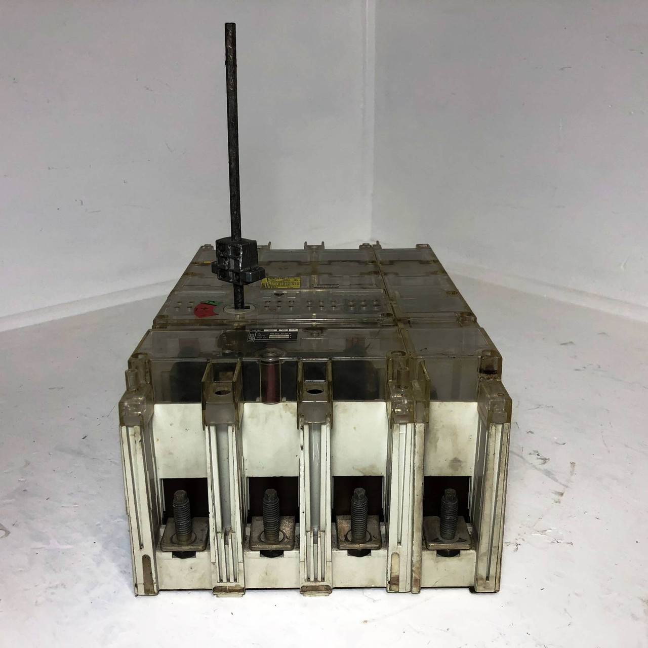 Klockner-Moeller NZM114-500 500A Circuit Breaker w/ UVR 690V ZM114500 500 Amp 4P (EM3562-1)