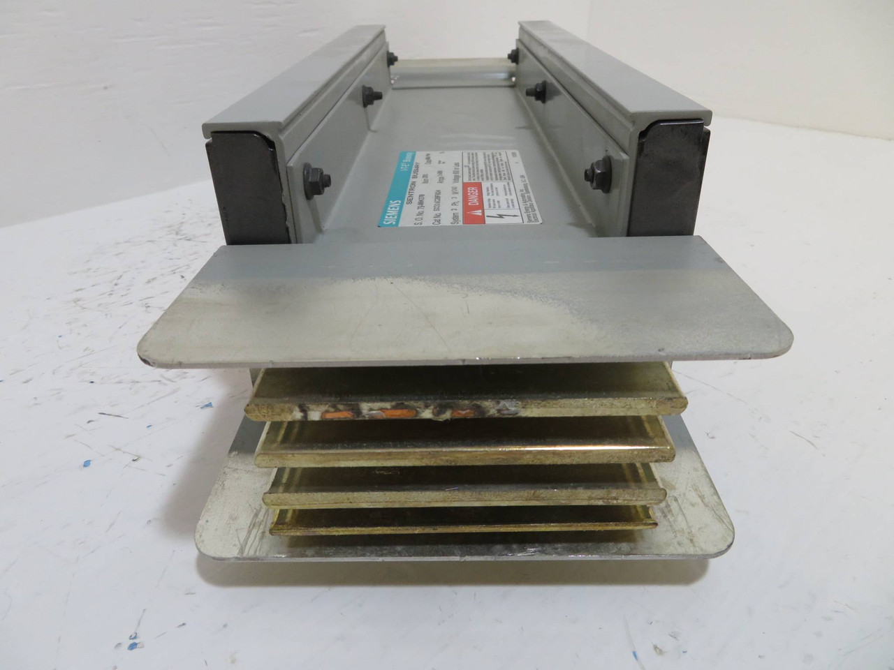 Siemens SX316C20F024 1600 Amp 600V 3PH 3W Ground Sentron Busway ITE (NP2399-1)