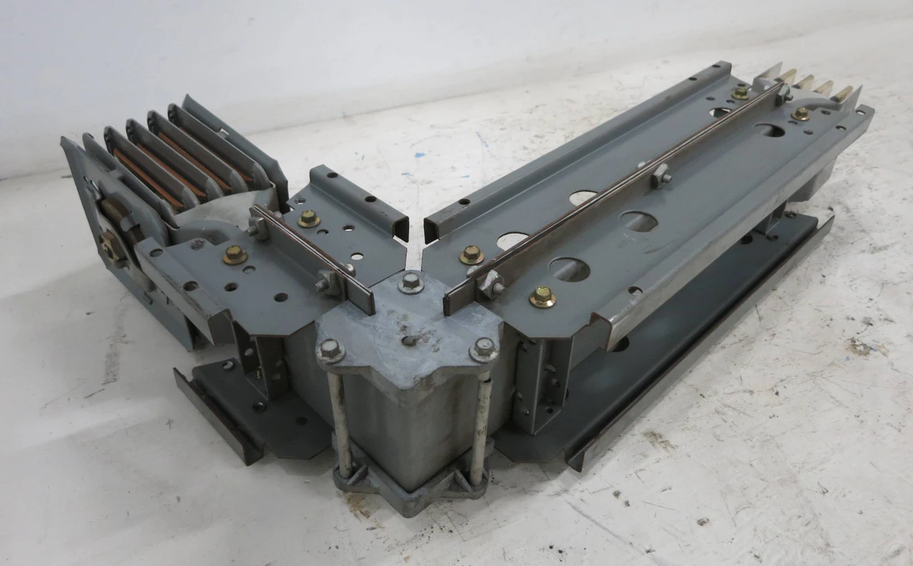 Square D CF2512G34LES23B11 1200 Amp Elbow I-Line II Copper Busway 3P4W 1200A 600 (DW1590-1)