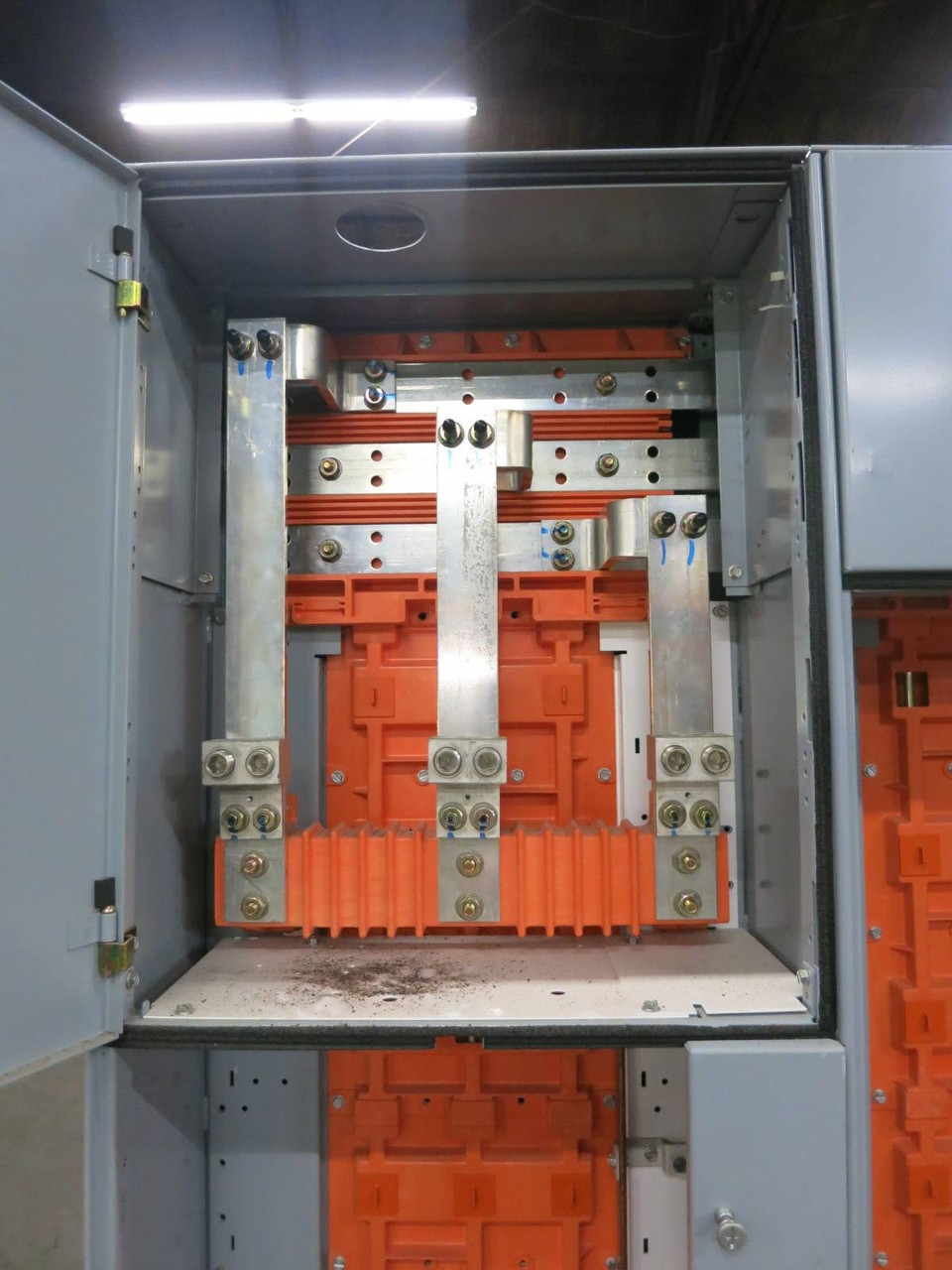 Furnas System 89 2x Motor Control Center Sections 800A / 300A Main Lug Siemens (TK5217-1)