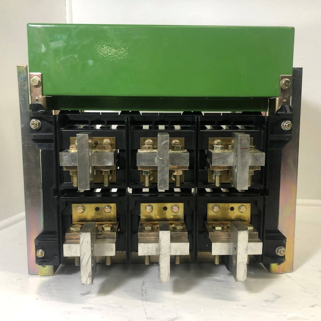 Merlin Gerin 1600 Amp MP16 Masterpact Breaker Stationary Assembly Cradle 1600A (EM3782-35)