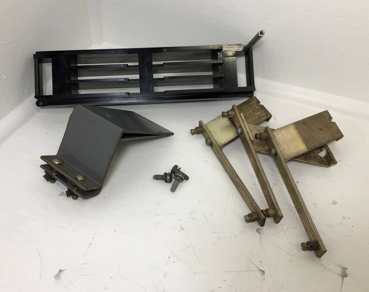 2nd Image of EM3809