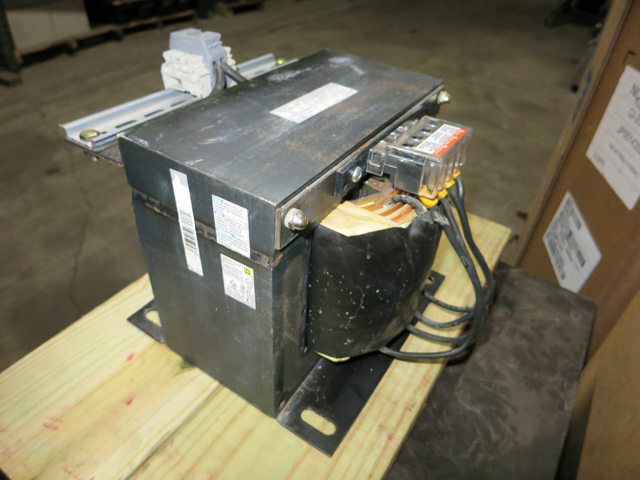 Square D Transformer 9070T5000D1 PRI 240V/480V 5 kVA Single Phase Tag scratched (GA0063-1)