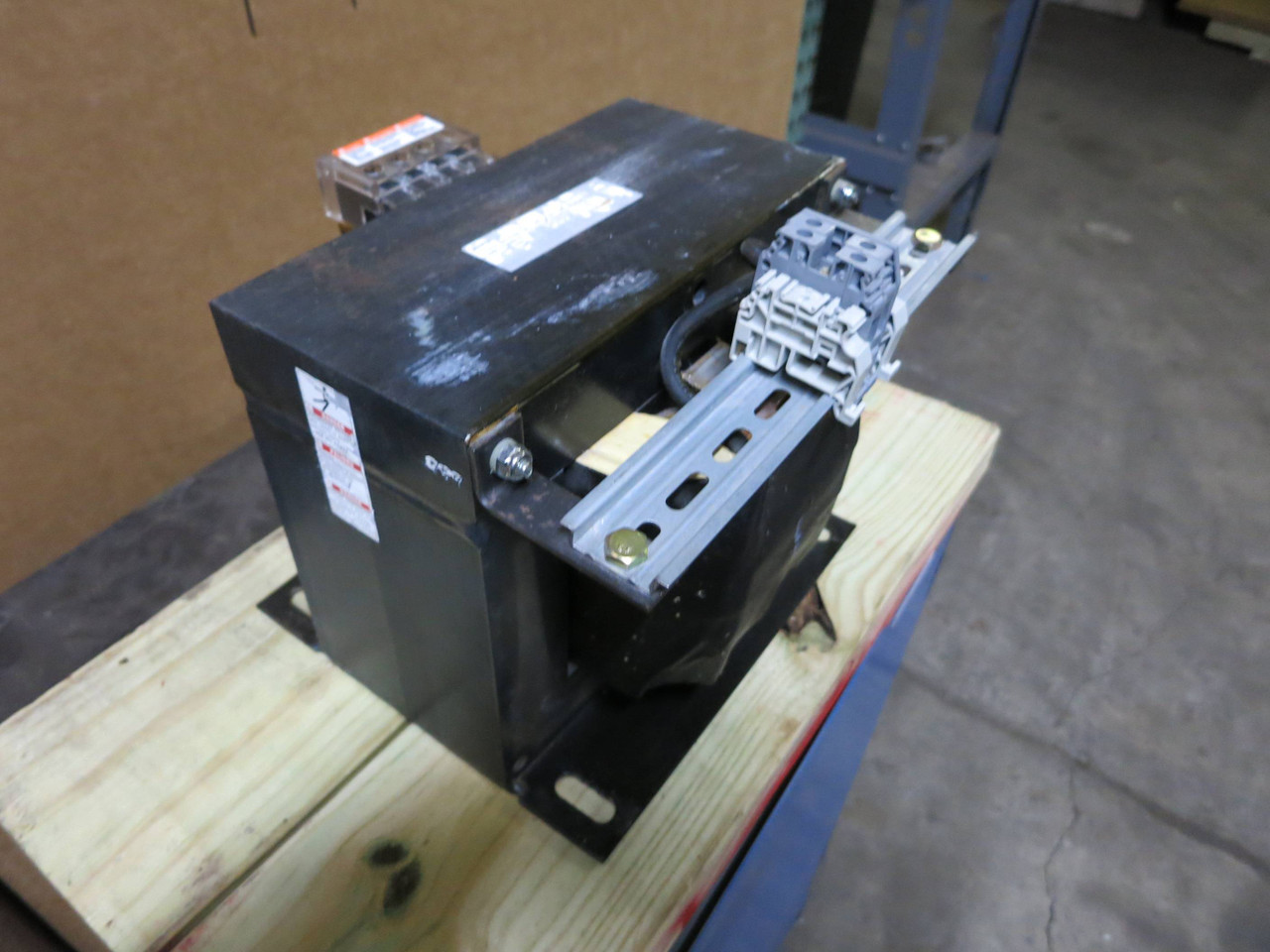 Square D Transformer 9070T5000D1 PRI 240V/480V 5 kVA Single Phase Tag scratched (GA0063-1)