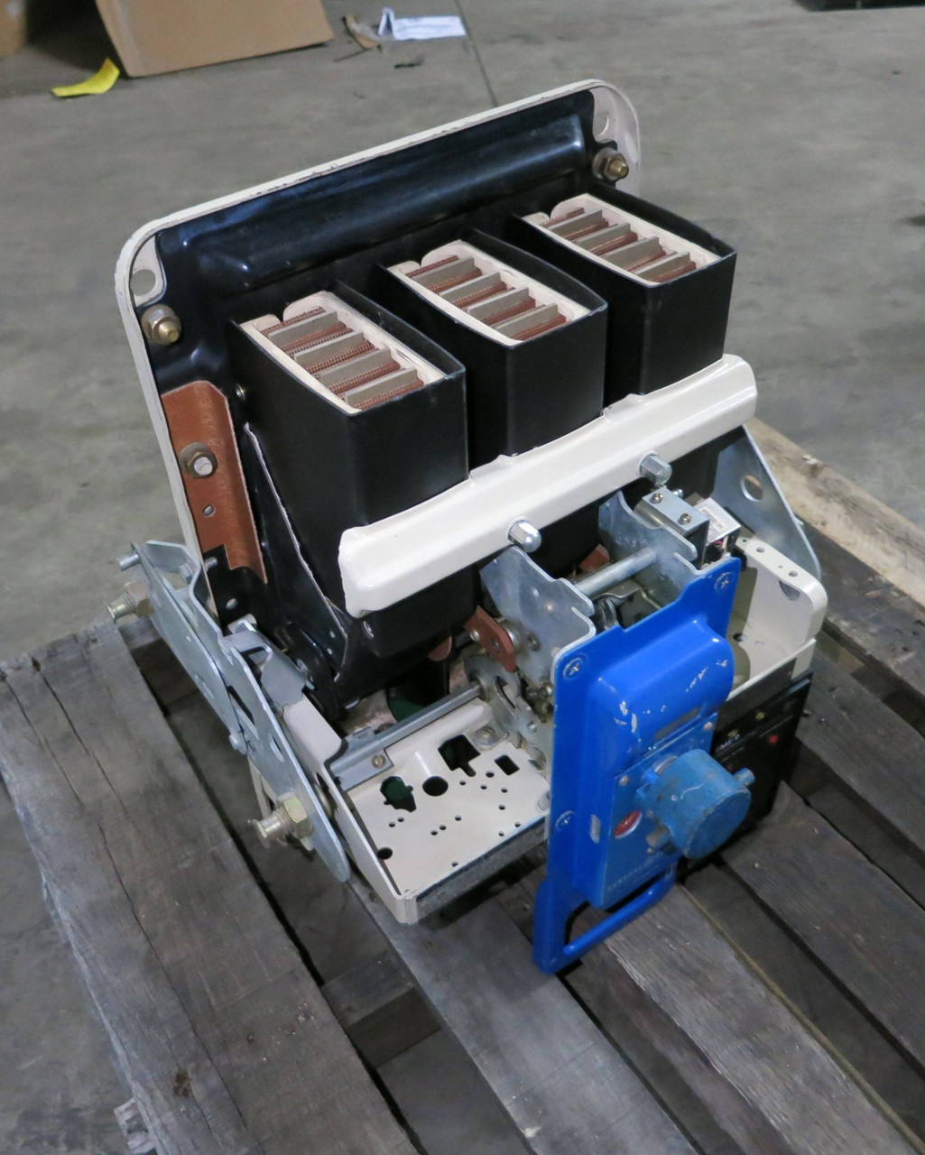 Image of GE AK-2A-15-1 225A MicroVersa Trip Air LV Breaker General Electric 2A15 225 Amp