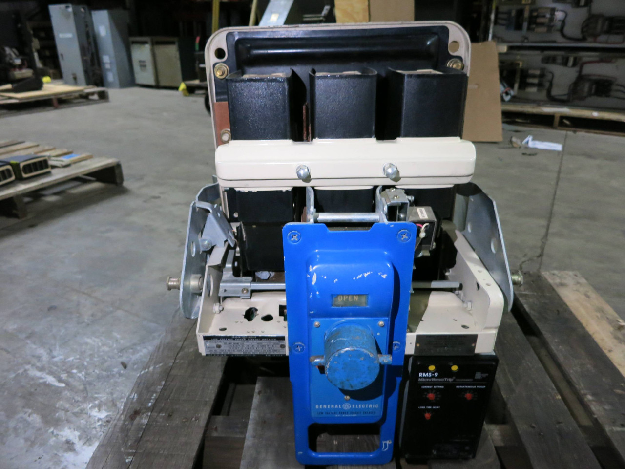 GE AK-2A-15-1 225A MicroVersa Trip Air LV Breaker General Electric 2A15 225 Amp (GA0068-1)