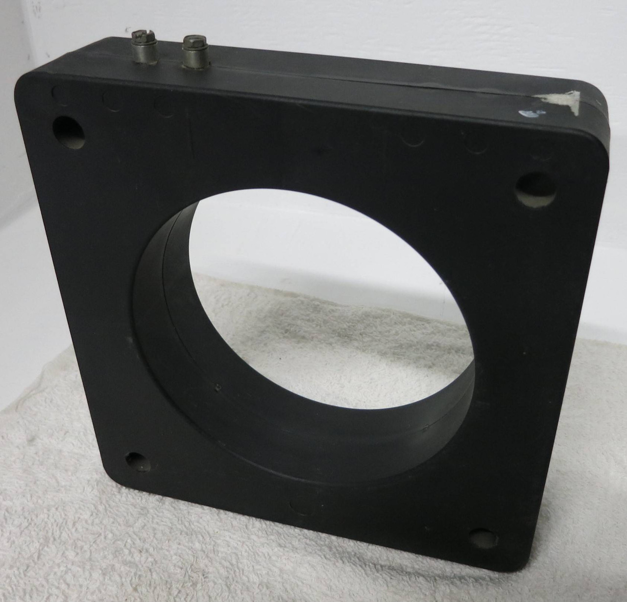 Square D 120R-202 Current Transformer Ratio 2000:5A CT (GA0112-6)