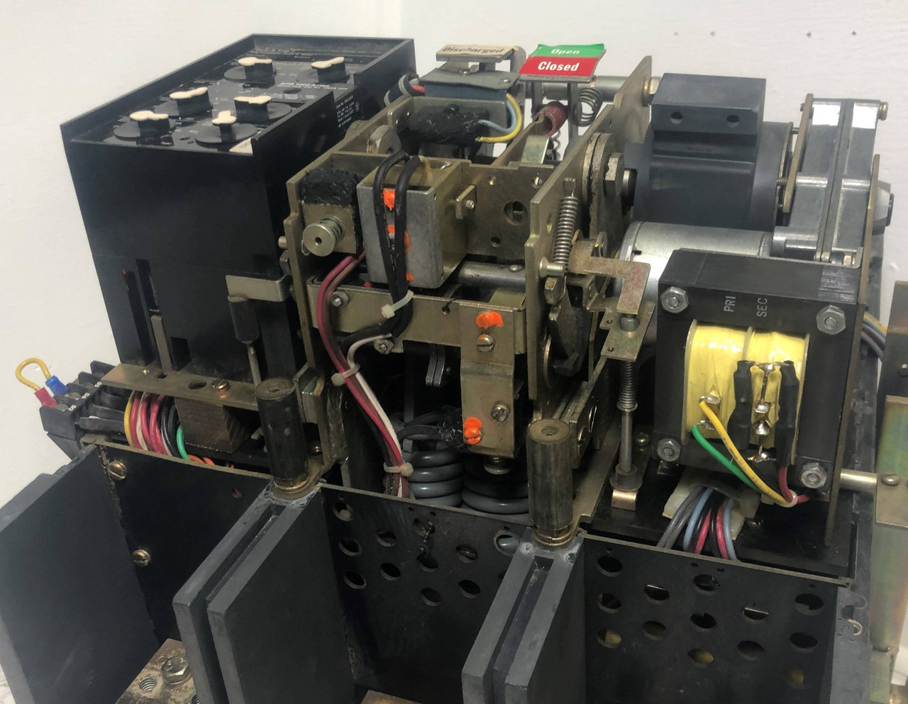 CH Westinghouse SPB 100 1600A Drawout EO Pow-R Breaker LSG 1000 Amp Plug & Shunt (EM3926-1)