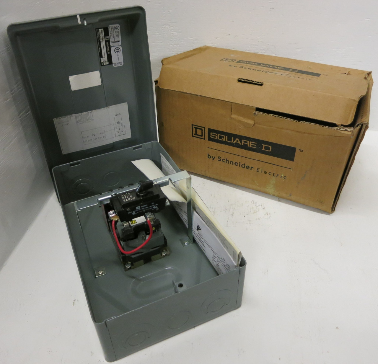 NEW Square D 8903-LG80C Enclosed Lighting Contactor Series C 120V 8903LG30 NIB (GA0198-1)
