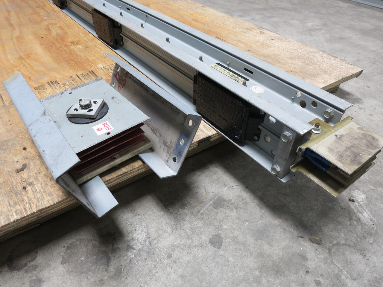 GE Spectra Busway 10' Plug-In 1000A 600V 3PH 3W Bus Bar Duct 1000 Amp 10ft 120" (DW2337-1)