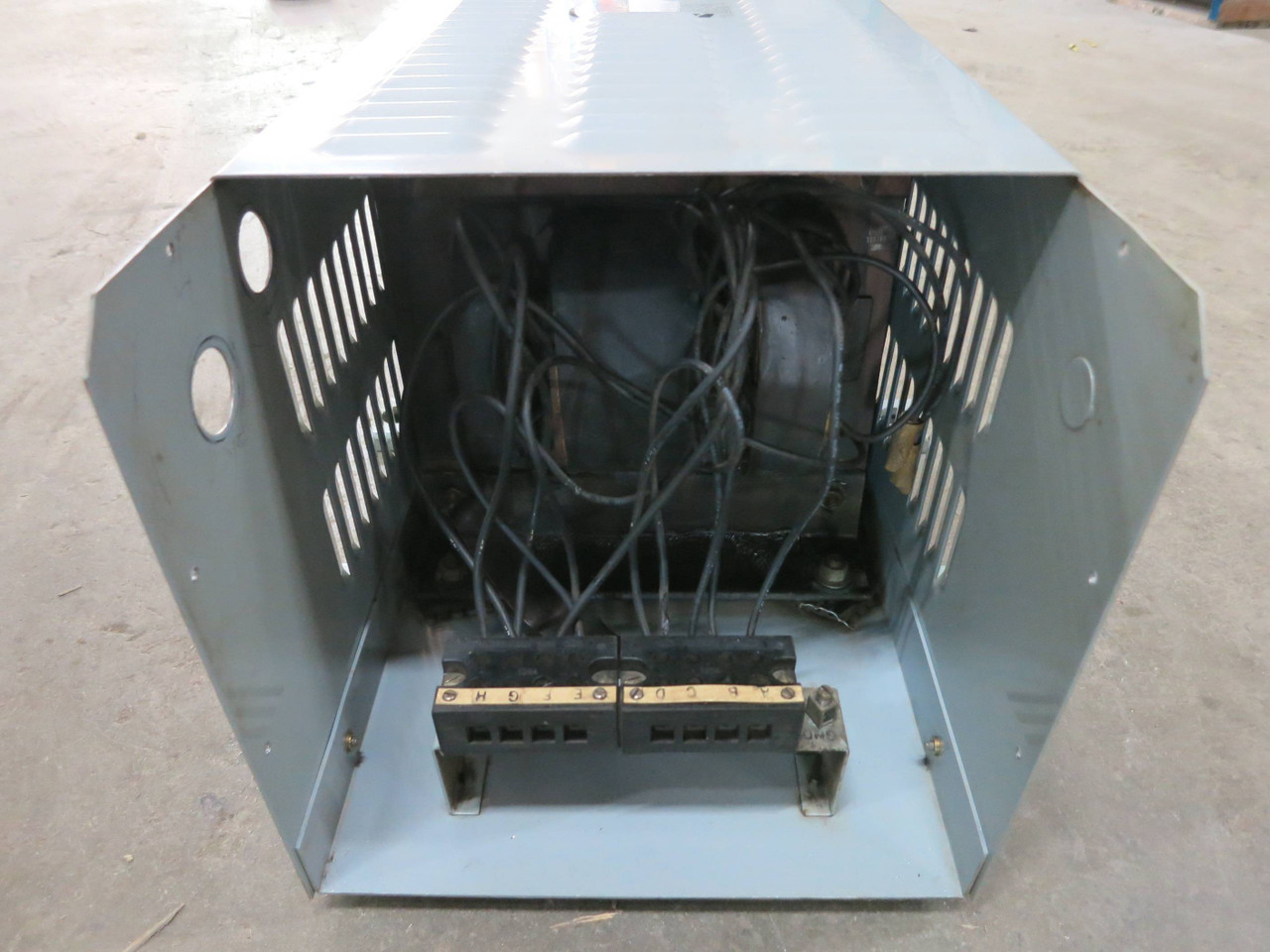 ACME T-69436 3000VA Constant Voltage Regulator CVR 120/208/240/480-120/240 1PH (DW2340-1)