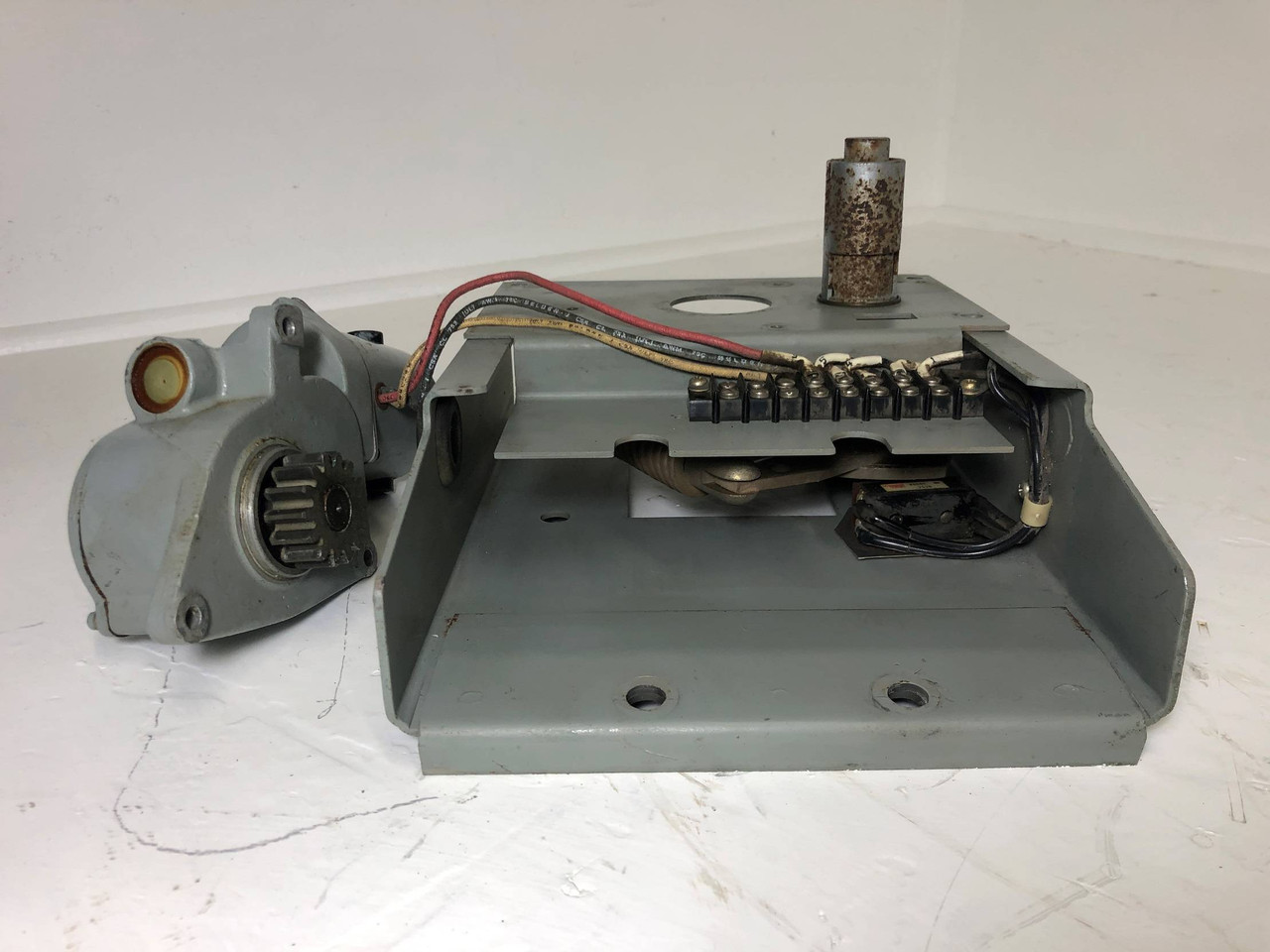 I-T-E Telemand T02-K240 Frame KM Electrically Operated Mechanism 240V 5 Amp flaw (EM4011-1)