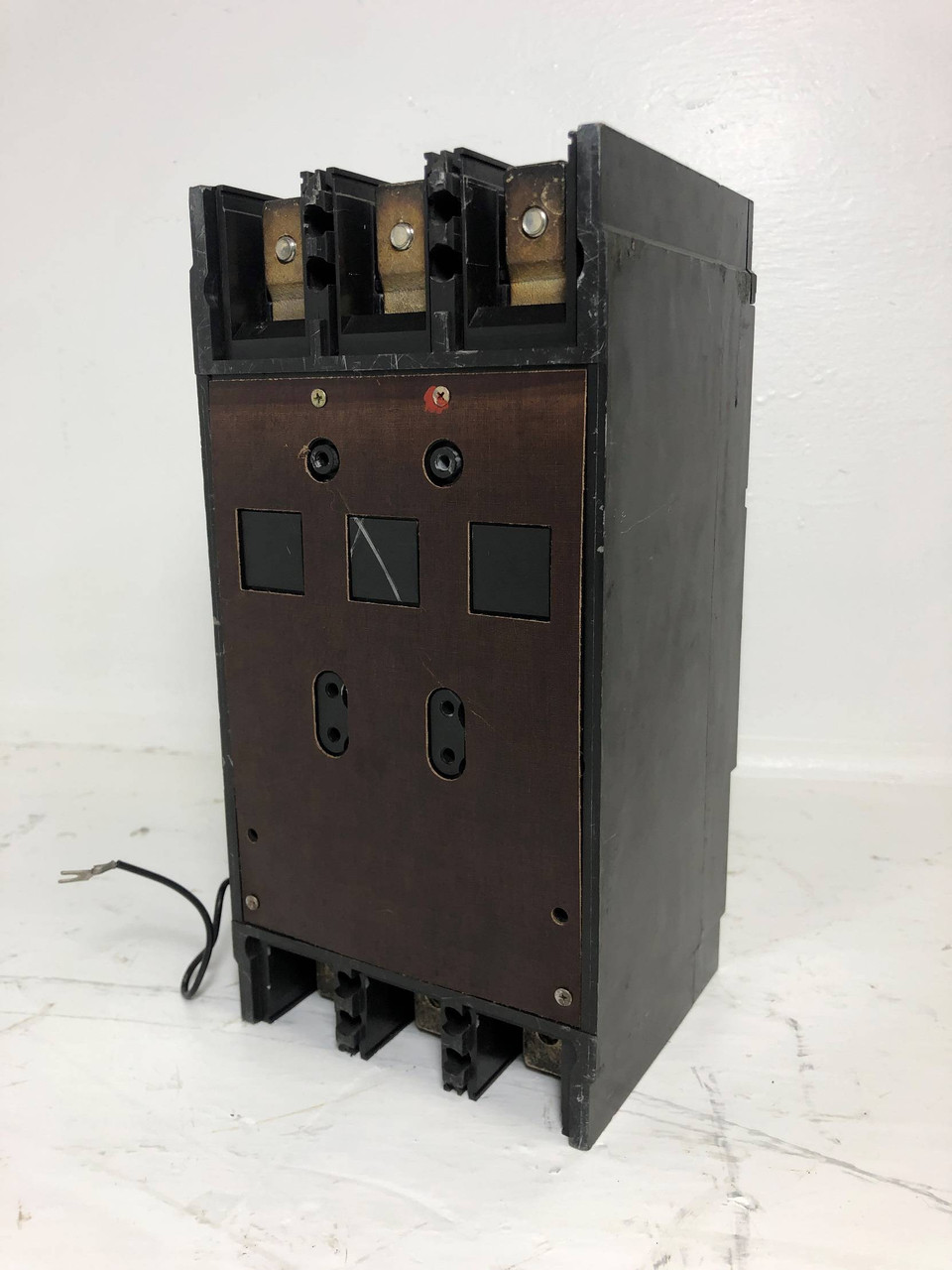 GE THLC234150 150A Current Limiting Circuit Breaker w/ Shunt 480 VAC 3P 150 Amp (EM4017-1)