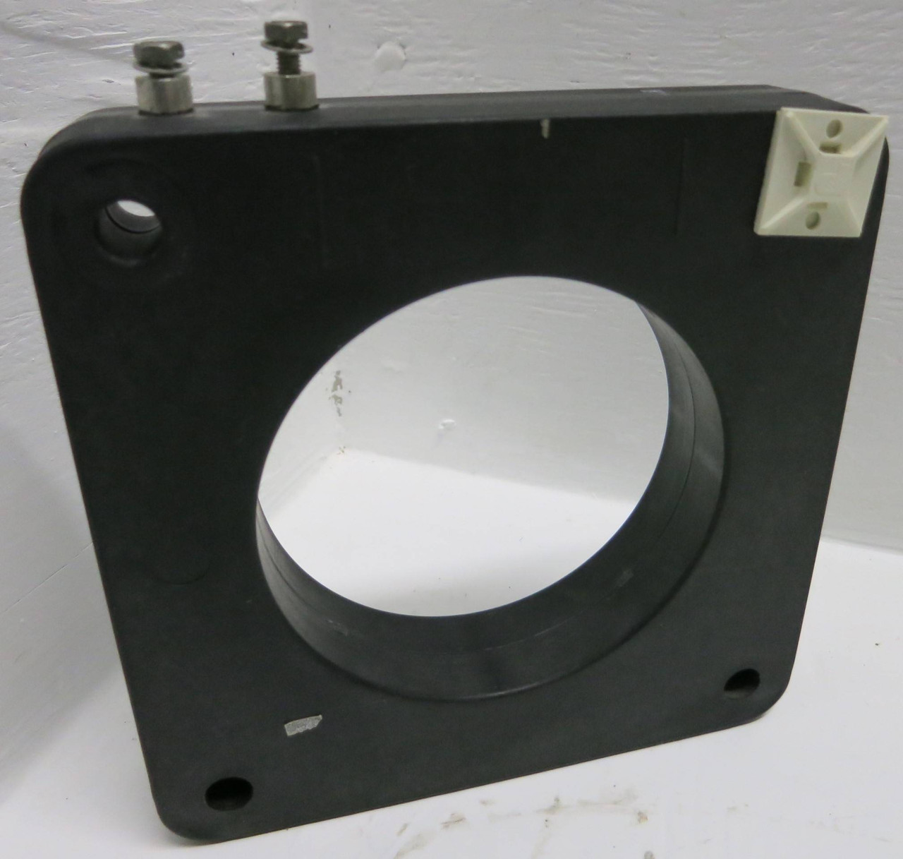 Square D 170R-202 Current Transformer Ratio 2000:5 600V 10 kV CT (GA0394-1)