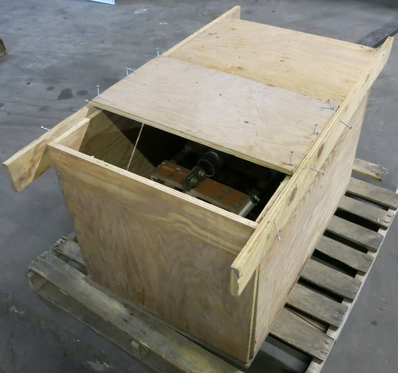 General Electric AKU-3A-25 600A Motor Operated EO Drawout Breaker Air GE U3A (GA0409-1)