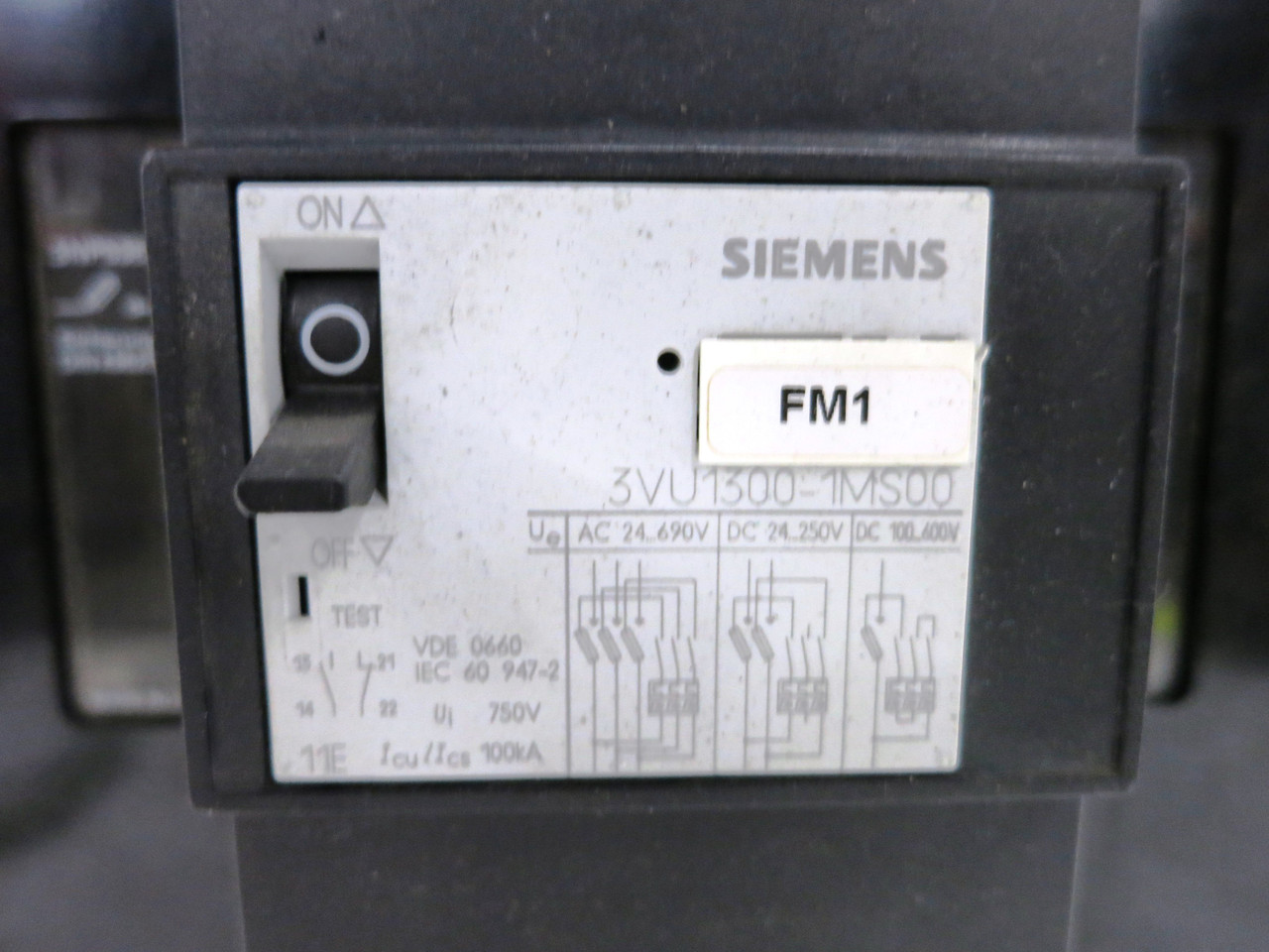 Siemens 3NP5360-0EA86 Fuse Switch Disconnector 3NP5 400A 3VU1300-1MS00 Breaker (DW2806-2)