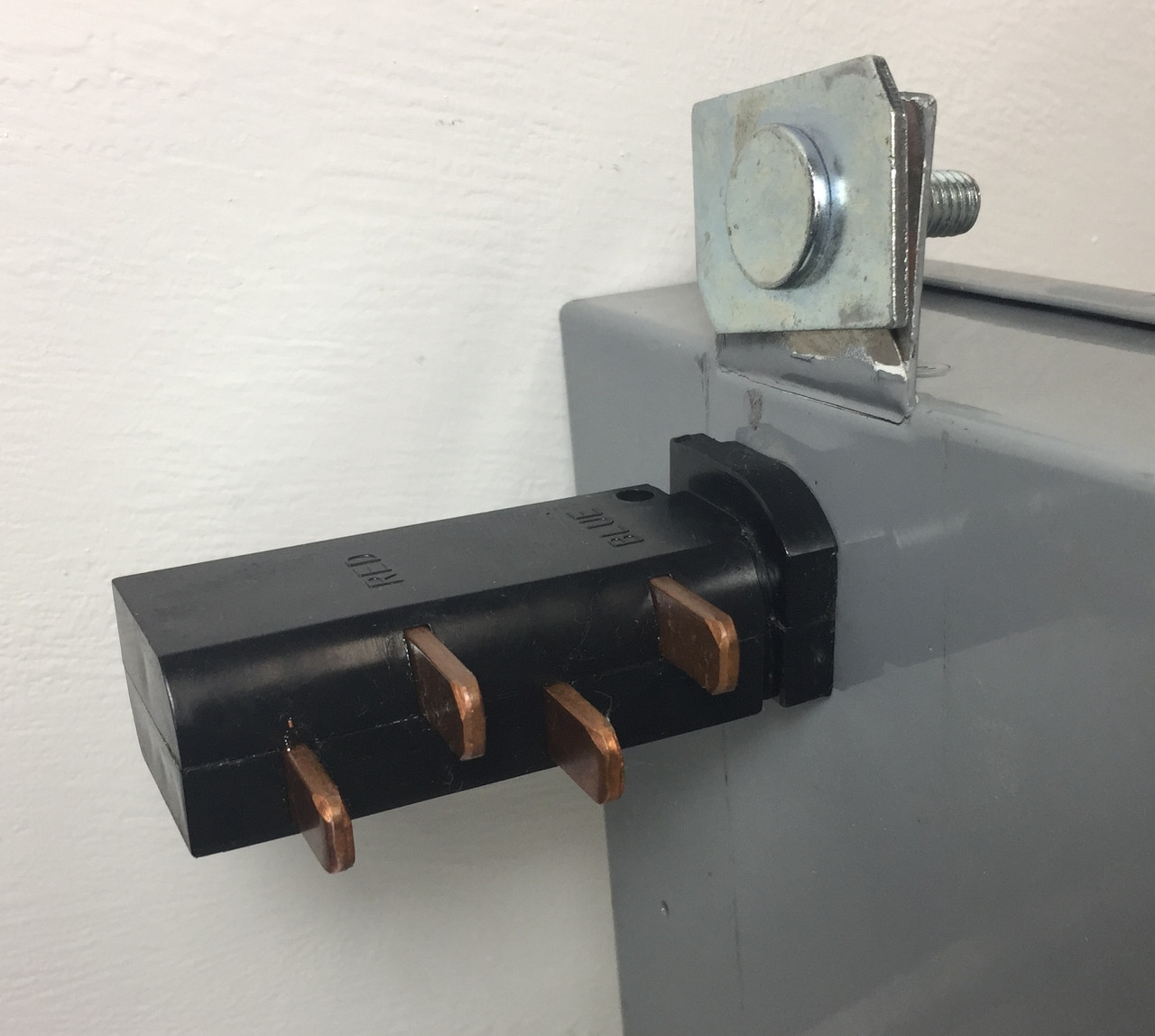 StarLine CB100-15-1-250-4 15A Busway Tap Box 250 Volts Bus Plug 1P 15 Amp 34UA (EM4135-5)