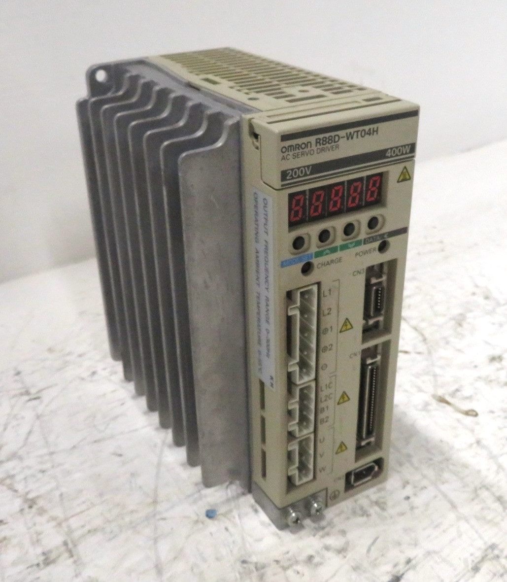 Omron R88D-WT04H 0.54 HP AC Servo Driver 200-230 VAC 400W 2.8A Drive 0.4kW (DW3134-8)