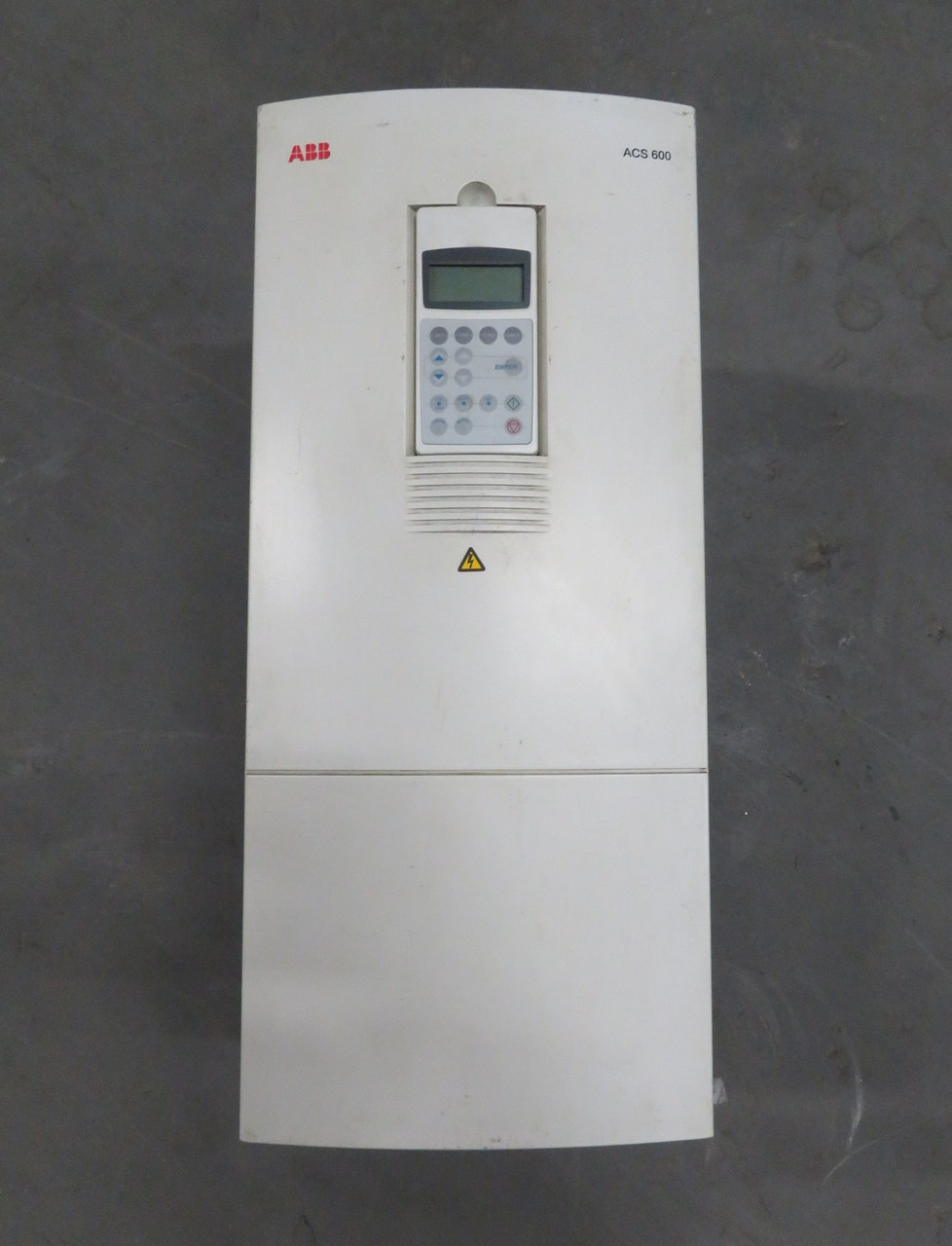 ABB ACS601-0070-5 60 HP AC VS Drive ACS-600 ACS-601 480V 60HP 84A ACS60100705 (DW3153-4)