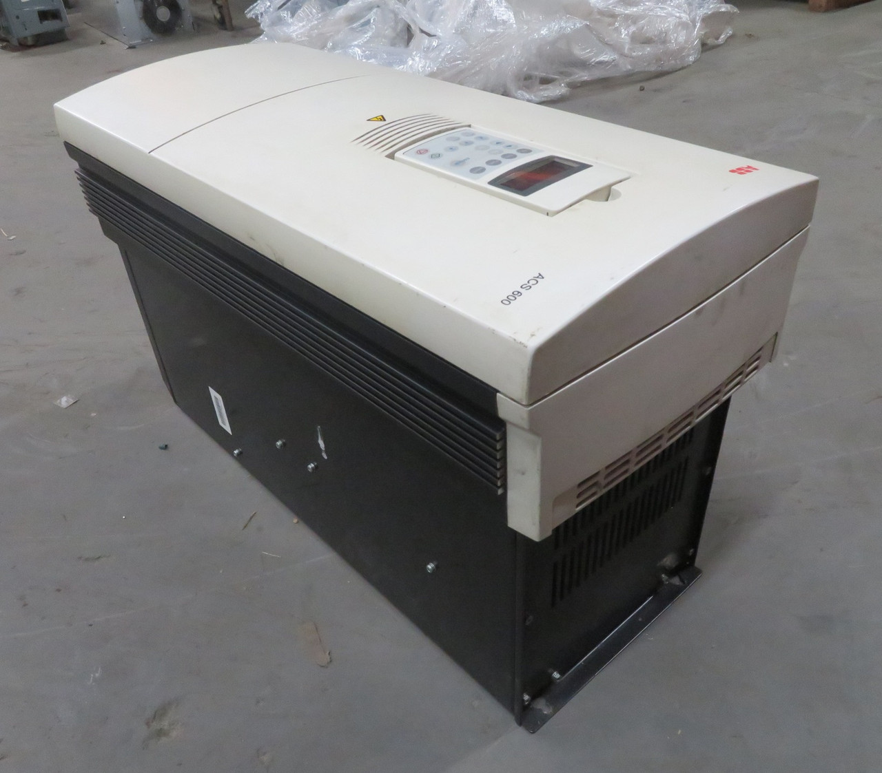 ABB ACS601-0070-5 60 HP AC VS Drive ACS-600 ACS-601 480V 60HP 84A ACS60100705 (DW3153-4)