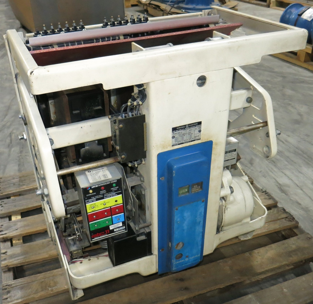 GE AK-3-75 3000A EO Air Breaker w/ LSIG Satin American Trip & Shunt & Aux (GA0538-1)
