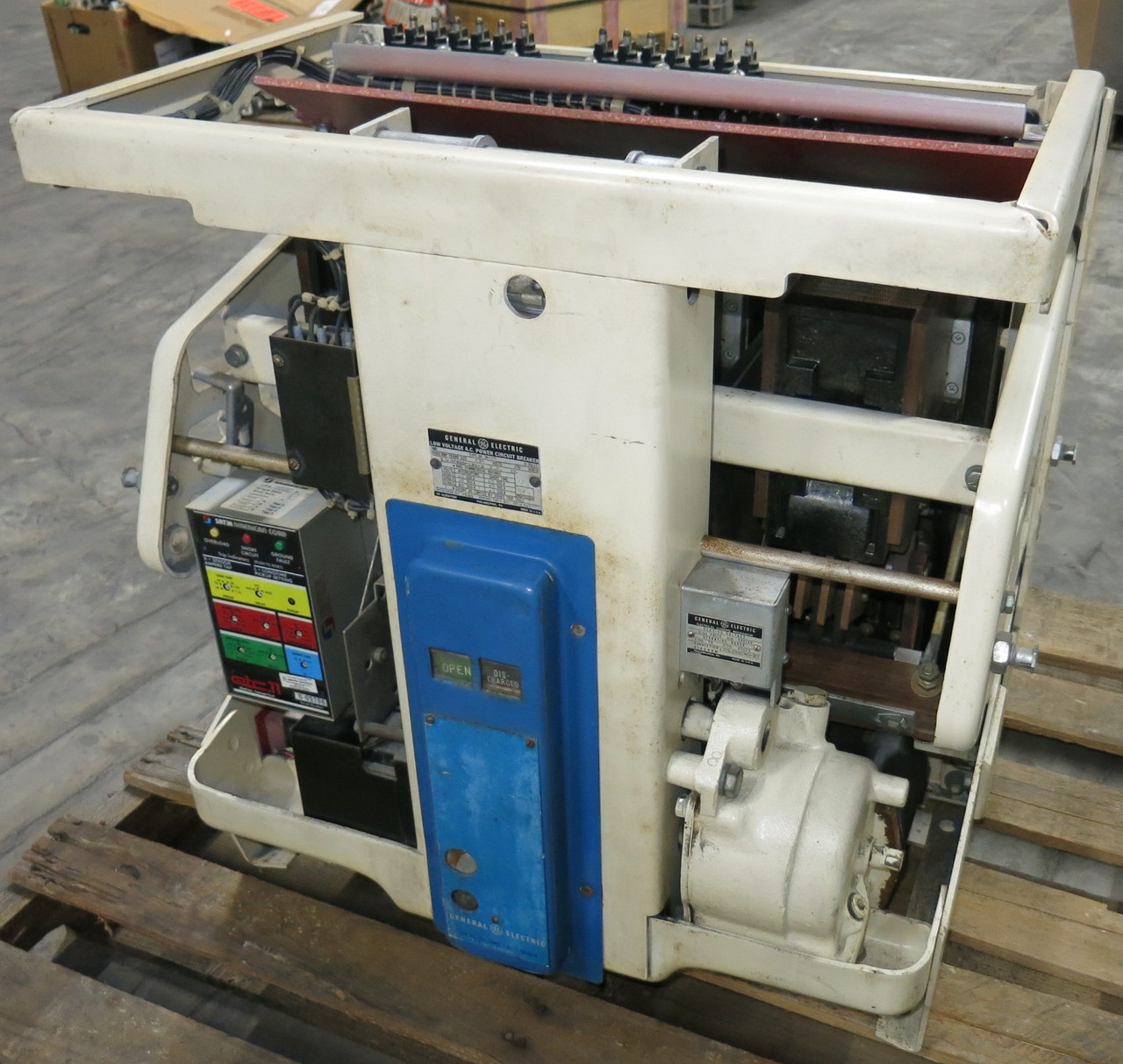 GE AK-3-75 3000A EO Air Breaker w/ LSIG Satin American Trip & Shunt & Aux (GA0538-1)