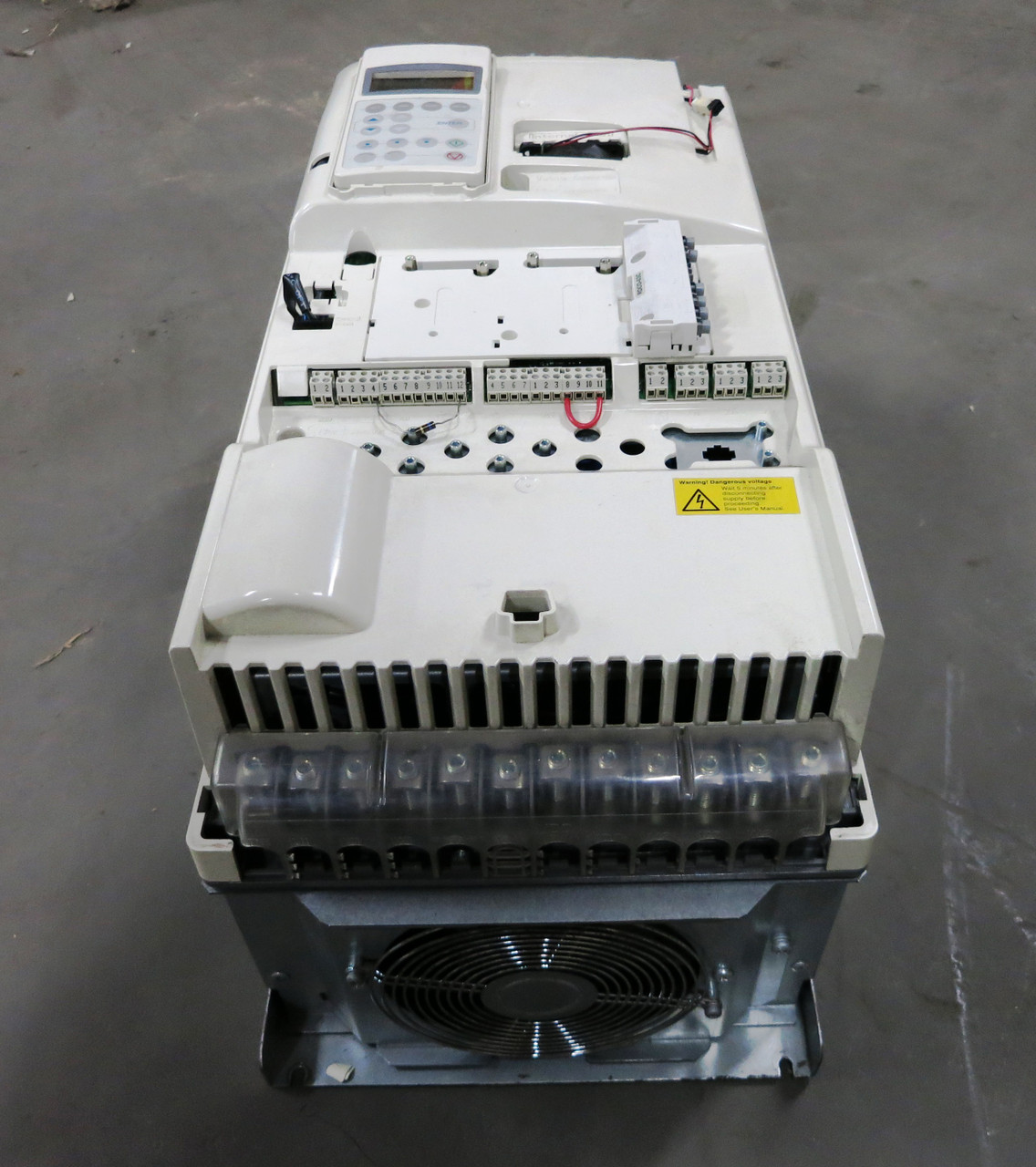 ABB ACS800-04-0060-5 60HP AC VS Drive 480V 79A 60 HP ACS-800 ACS8000400605 (DW3190-7)