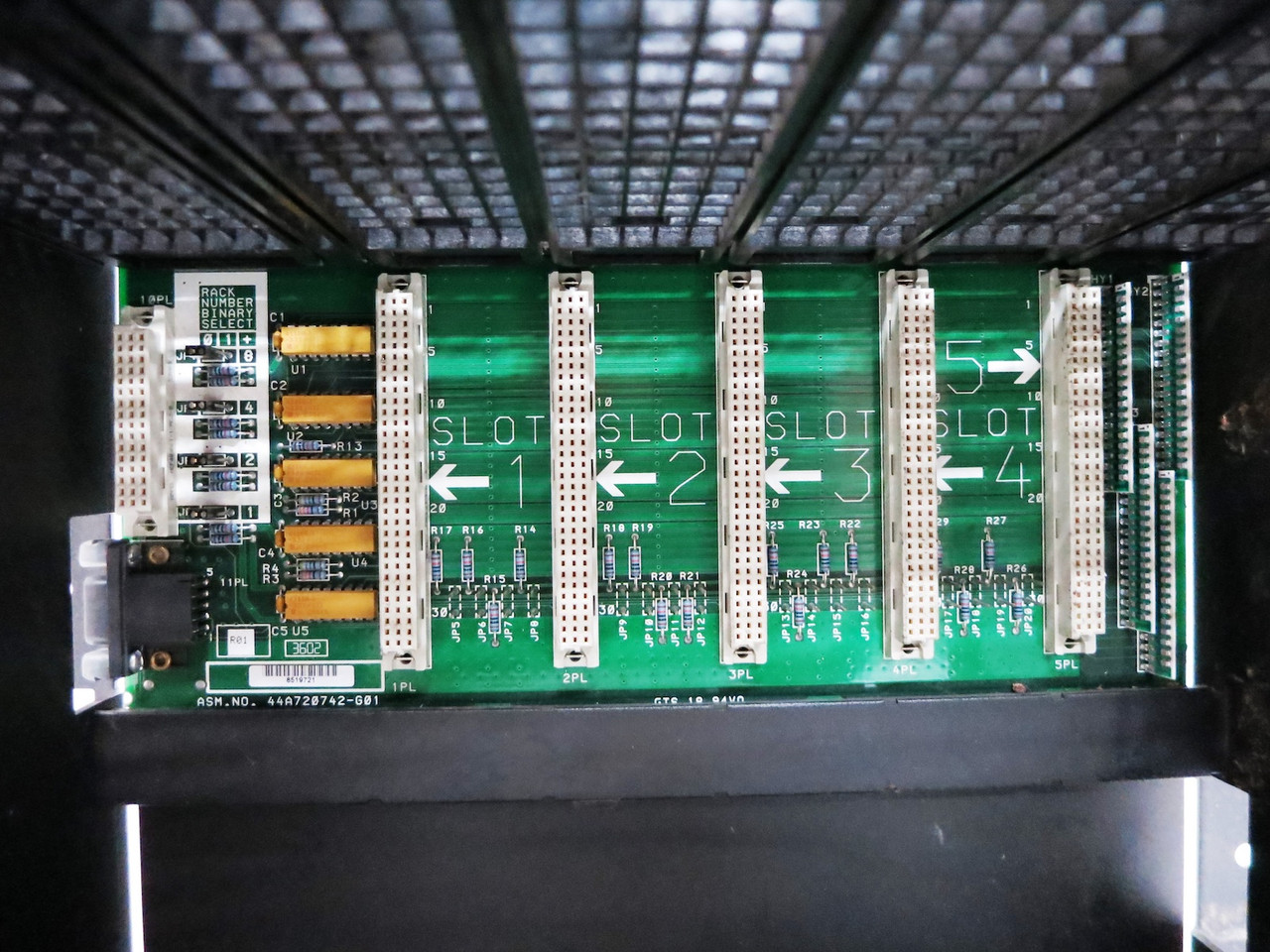 GE Fanuc IC697CHS750G Series 90-70 PLC 5-Slot Chassis Module Rack IC697CHS750-G (DW3303-2)