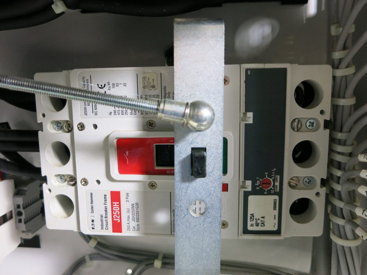 Eaton Freedom FlashGard 125 A Breaker Size 4 Starter MCC Bucket 30" Flash Guard (DW3403-3)