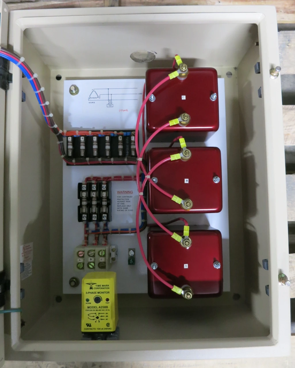 Northern Technologies Inc LAP H Electrical Service Protector 480V 3W w Enclosure (GA0648-3)