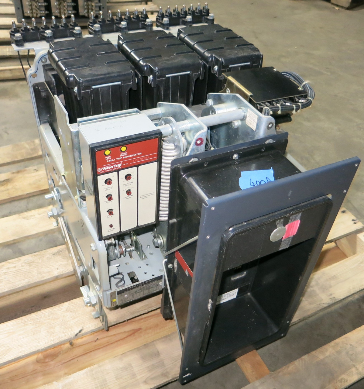 GE AKR-6D-30 400 Amp EO Air Breaker MicroVersaTrip TA9VT20MA1 LS w/ Aux & Shunt (GA0656-3)