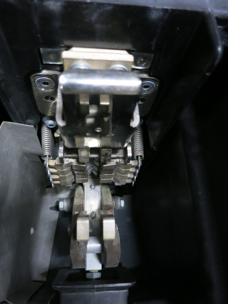 GE AKR-6D-30 400 Amp EO Air Breaker MicroVersaTrip TA9VT20MA1 LS w/ Aux & Shunt (GA0656-3)