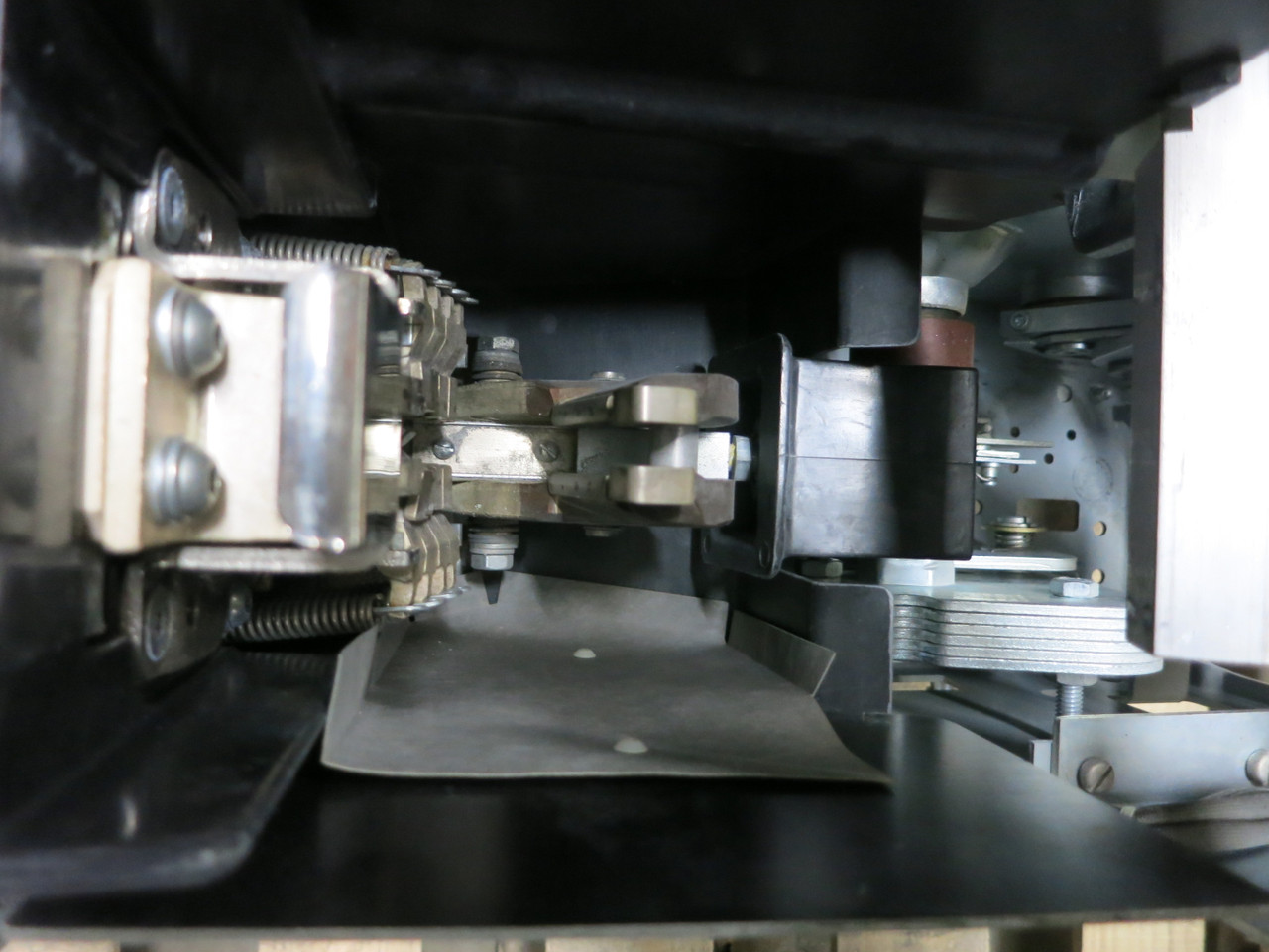 GE AKR-6D-30 400 Amp EO Air Breaker MicroVersaTrip TA9VT20MA1 LS w/ Aux & Shunt (GA0656-3)