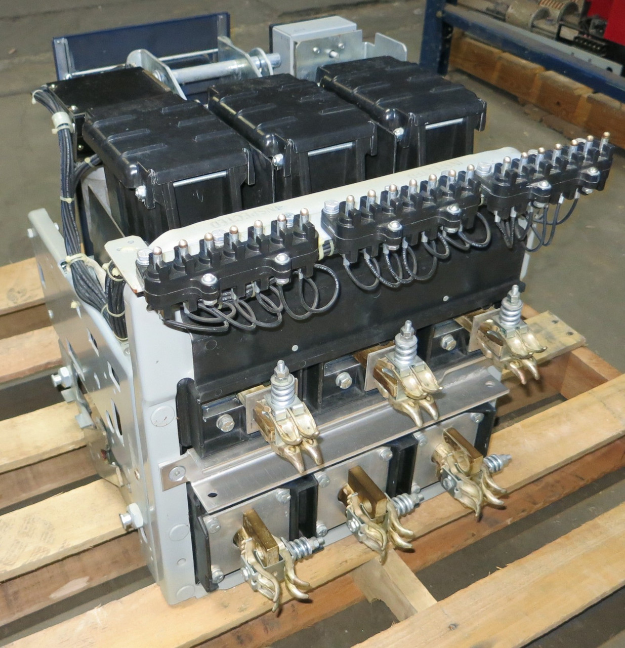 GE AKR-6D-30 800 Amp Breaker w MicroVersaTrip TA9VT20MA1 EO LS w/ Aux and Shunt (GA0658-11)
