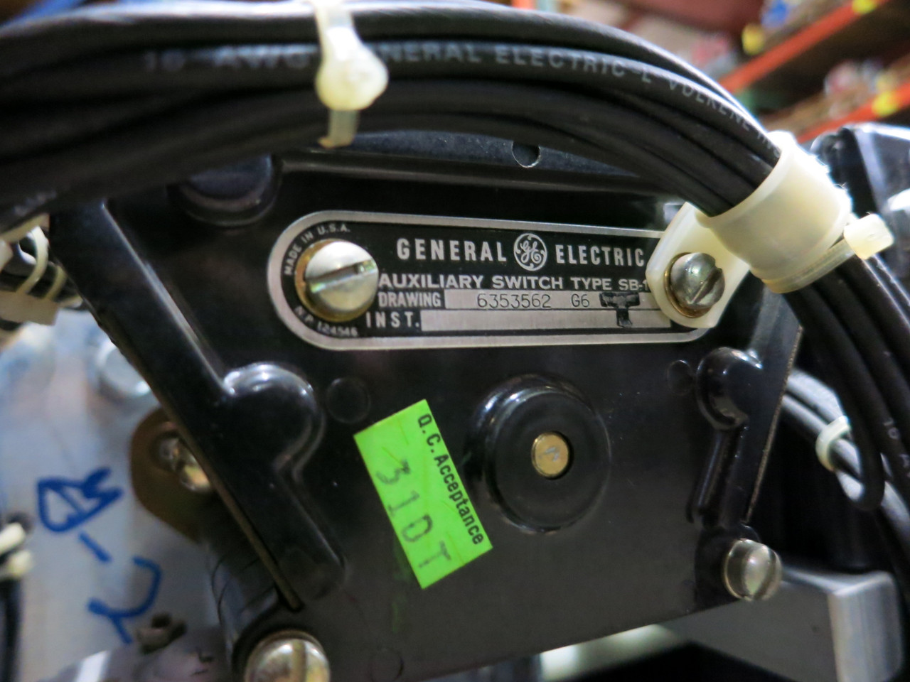 GE AKR-6D-30 800 Amp Breaker w MicroVersaTrip TA9VT20MA1 EO LS w/ Aux and Shunt (GA0658-11)