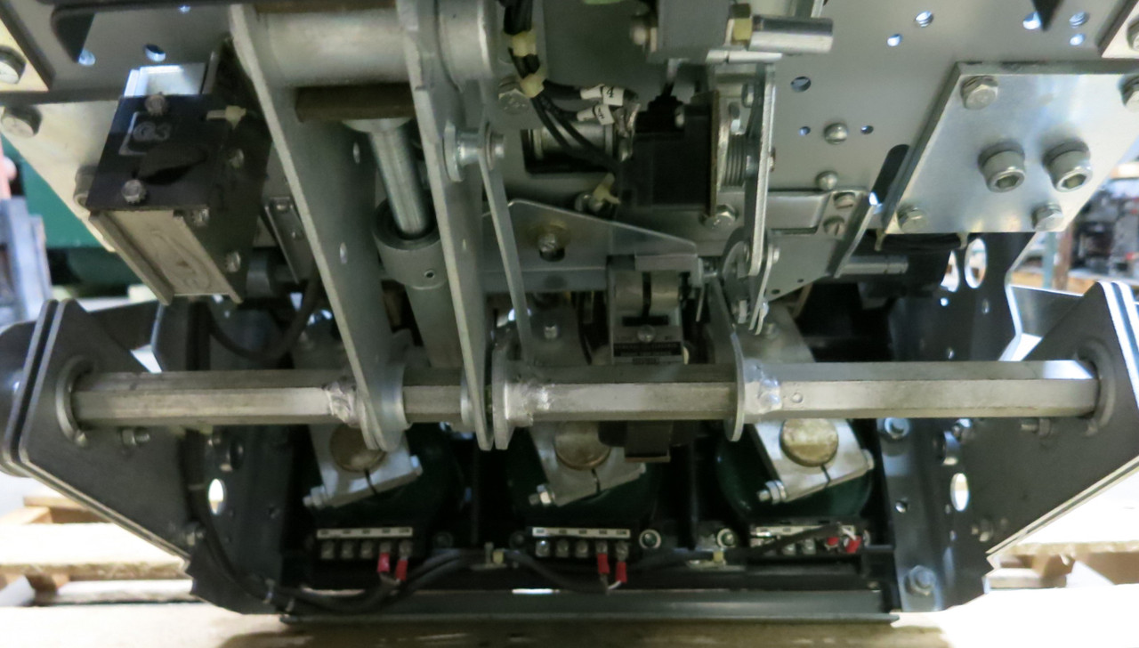 GE AKR-6D-30 800 Amp Breaker w MicroVersaTrip TA9VT20MA1 EO LS w Aux and Shunt (GA0658-11)