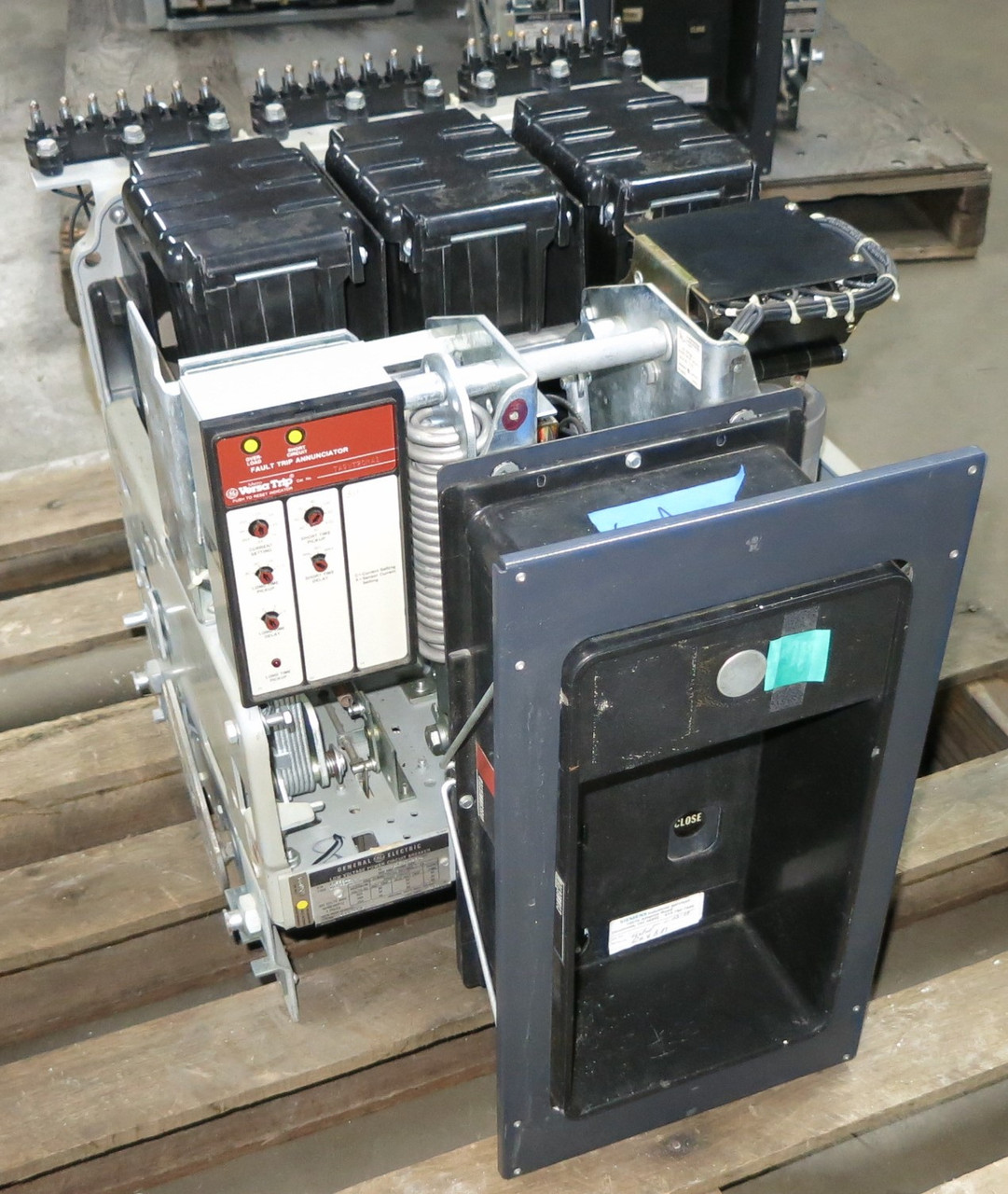 GE AKR-6D-30 600 Amp EO Air Breaker MicroVersaTrip TA9VT20MA1 LS w/ Aux & Shunt (GA0655-1)