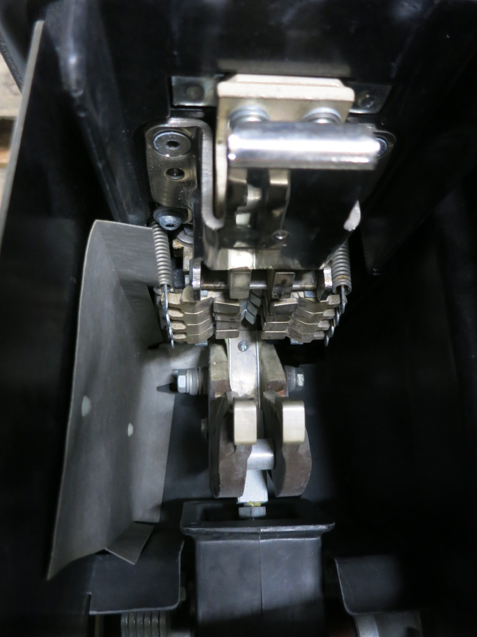 GE AKR-6D-30 600 Amp EO Air Breaker MicroVersaTrip TA9VT20MA1 LS w/ Aux & Shunt (GA0655-1)